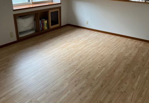 栗原市築館　床　ウッドタイル貼り